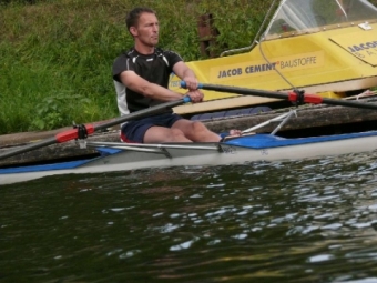 August 2013: Meine ersten (gutgelaunten) Rudermeter im Skiff